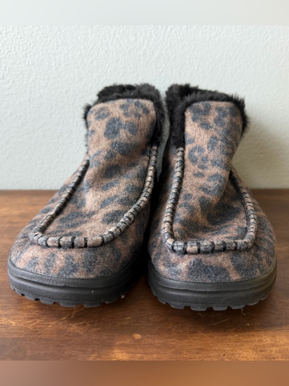Hey Dude black brown leopard Denny fuzzy ankle boots sz 41 Women’s sz 10 - Picture 2 of 8